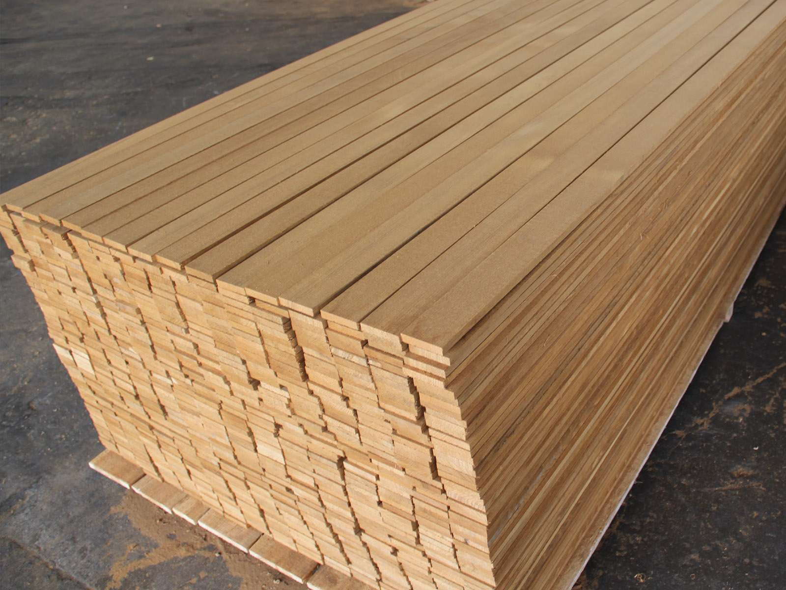 What Makes Teak Planks Resistant to Weather and Decay?