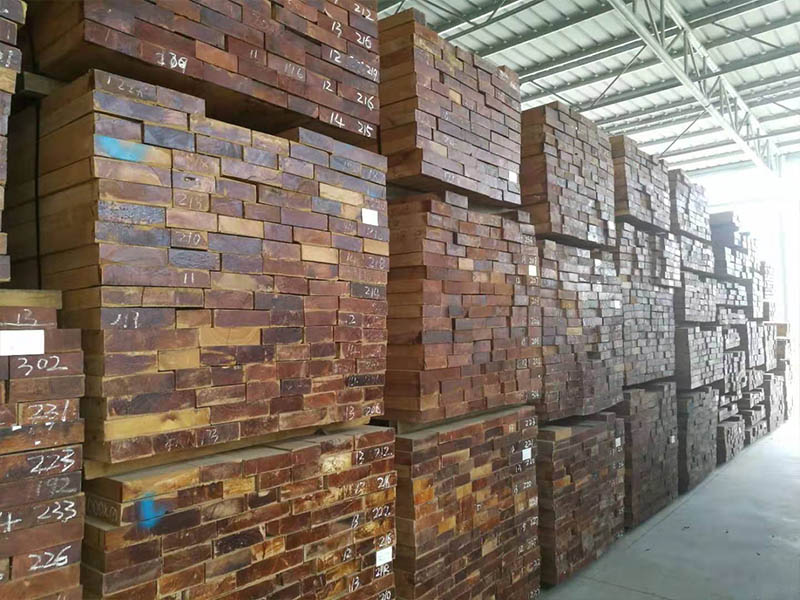 Durable Burma Teak Deck for Luxury Home Exteriors