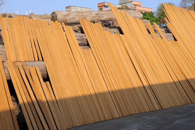 Golden Color Natural Anti-Corrosive Burma Teak Decking