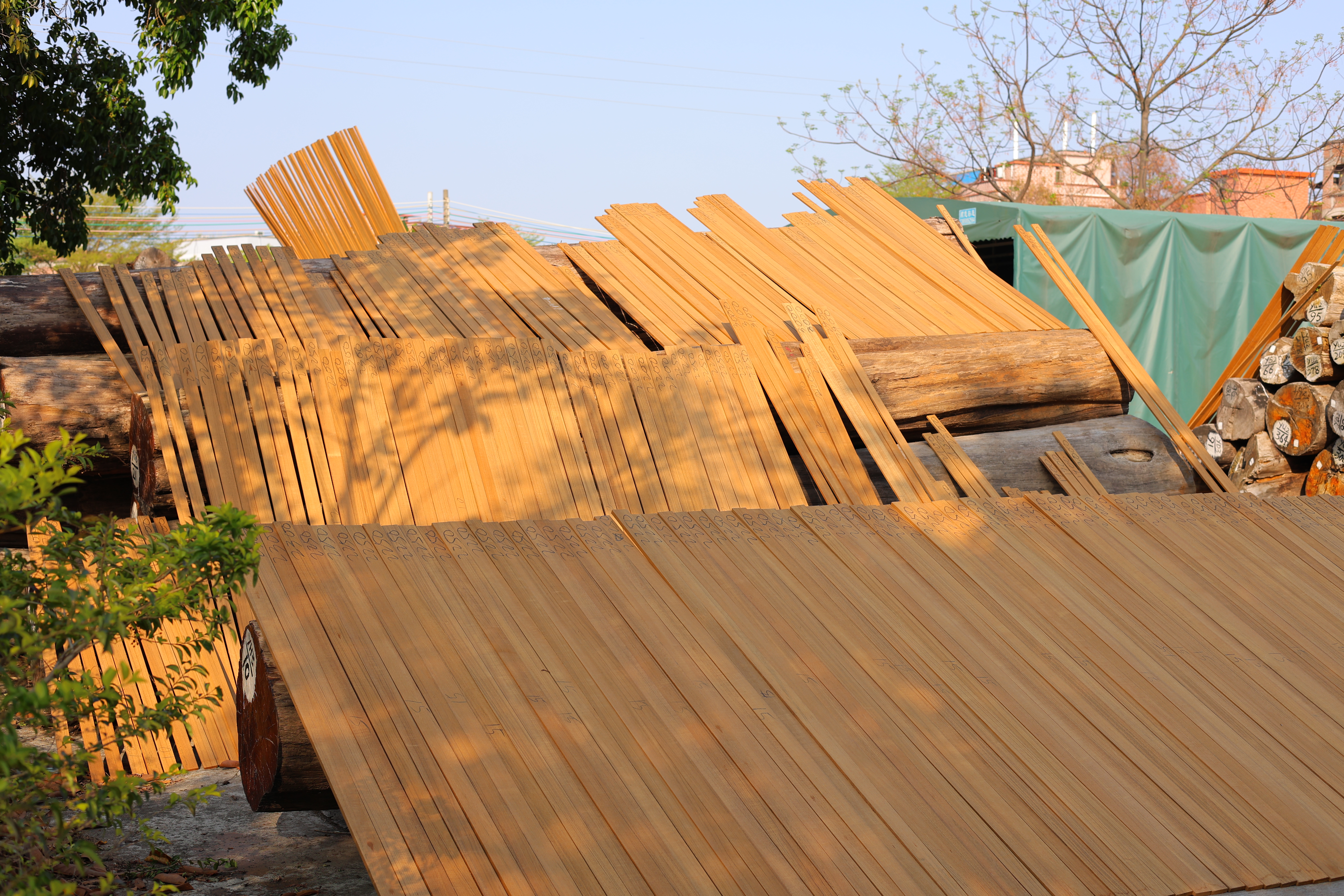 Golden Color Natural Anti-Corrosive Burma Teak Decking